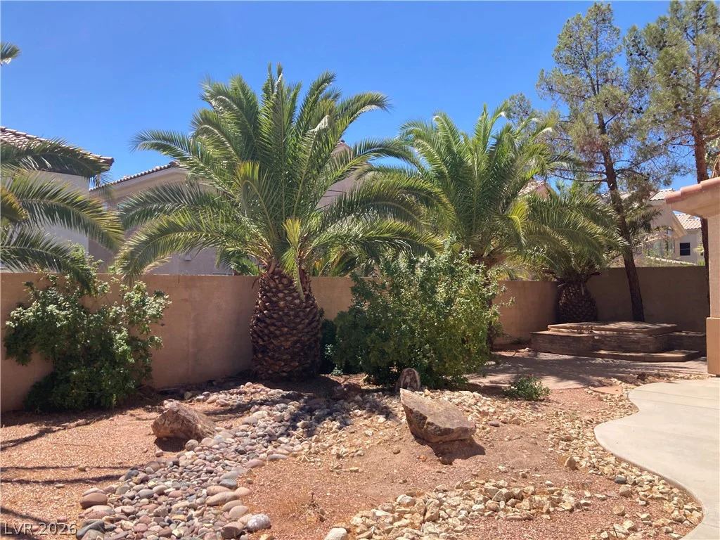8877 Waltzing Waters, Las Vegas, NV 89147