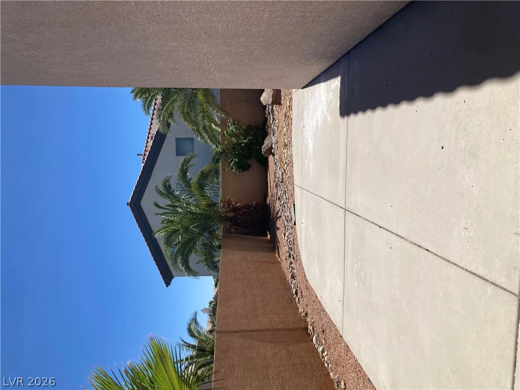 8877 Waltzing Waters, Las Vegas, NV 89147