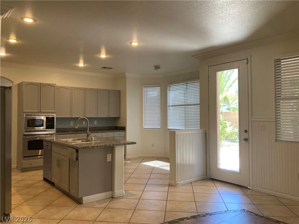 8877 Waltzing Waters, Las Vegas, NV 89147