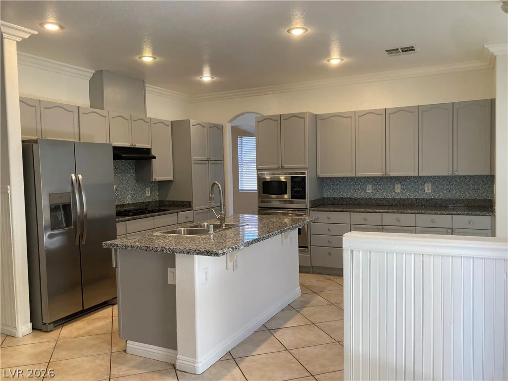 8877 Waltzing Waters, Las Vegas, NV 89147