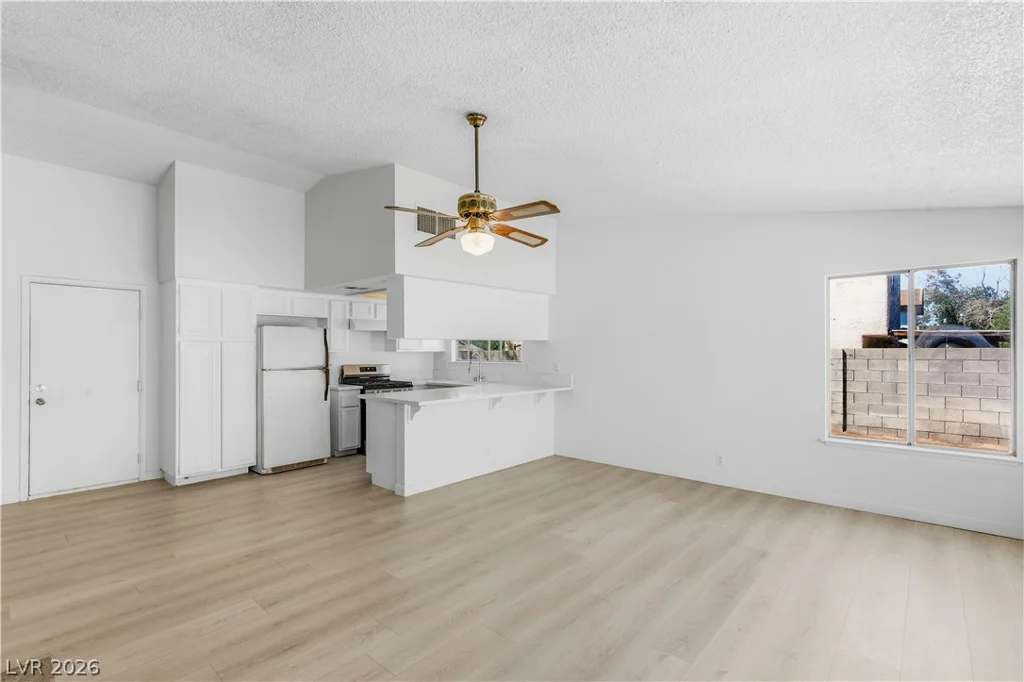 6058 Mirror Lake, Las Vegas, NV 89110