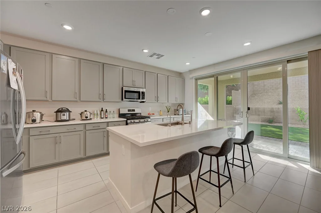 103 Medianoche, Las Vegas, NV 89138