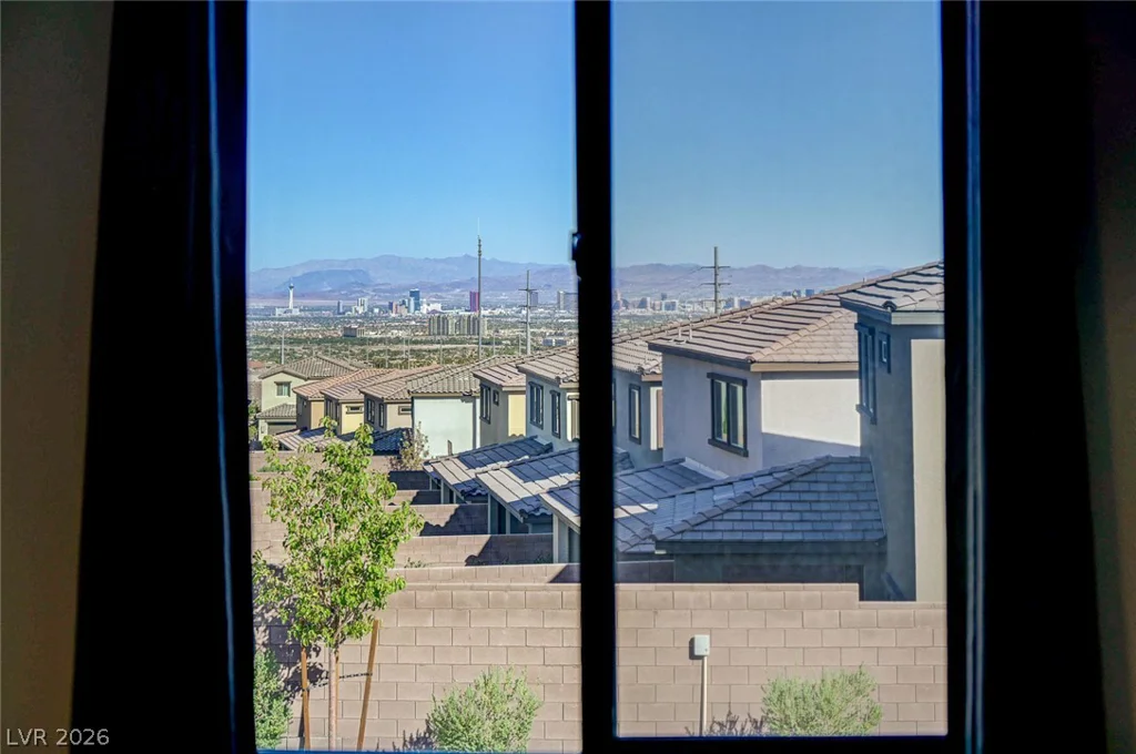 103 Medianoche, Las Vegas, NV 89138