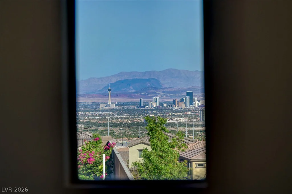 103 Medianoche, Las Vegas, NV 89138