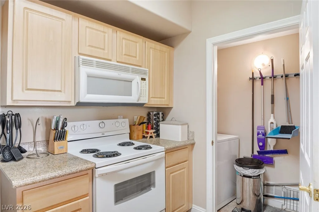 8000 Badura, Las Vegas, NV 89113