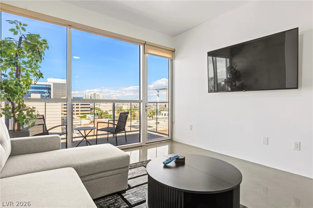 353 Bonneville, Las Vegas, NV 89101