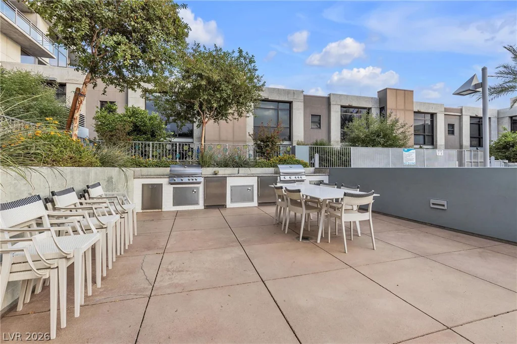 353 Bonneville, Las Vegas, NV 89101