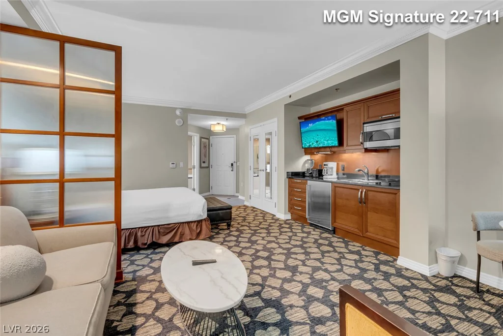 135 Harmon, Las Vegas, NV 89109