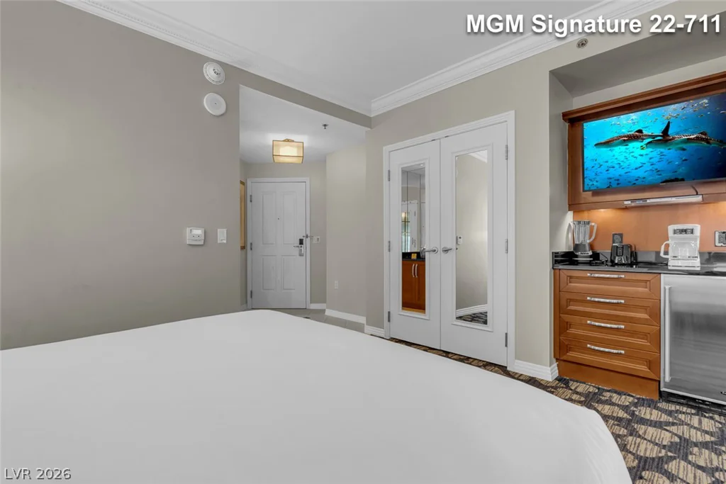 135 Harmon, Las Vegas, NV 89109