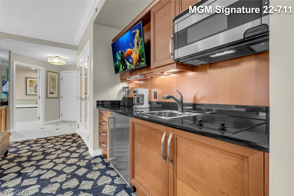 135 Harmon, Las Vegas, NV 89109