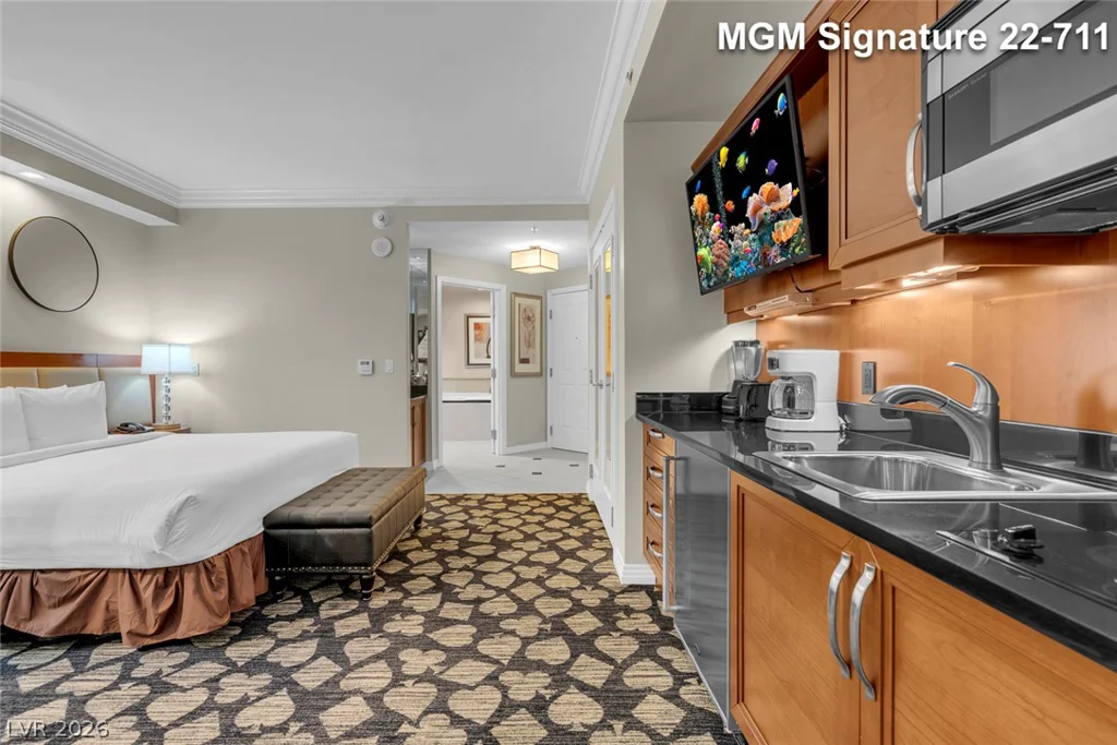 135 Harmon, Las Vegas, NV 89109