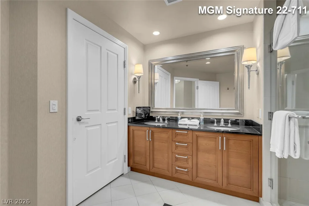 135 Harmon, Las Vegas, NV 89109