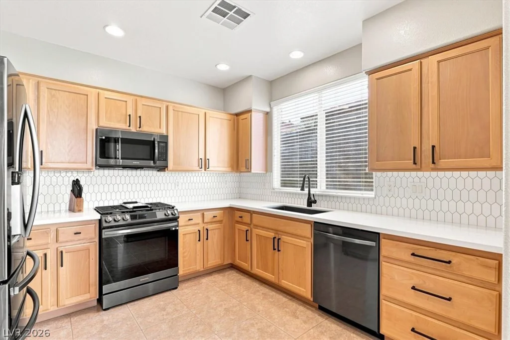 6283 Shamrock Lake, Las Vegas, NV 89141