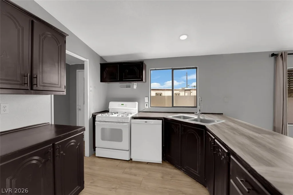 2878 Green Tree, Las Vegas, NV 89142