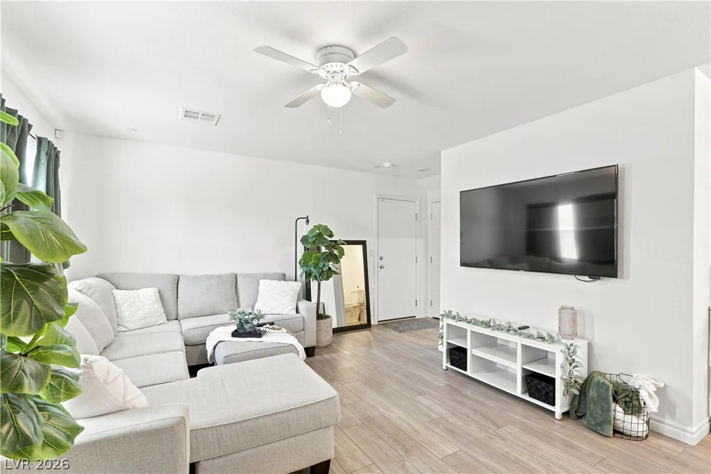 6246 Foxes Dale, Las Vegas, NV 89166