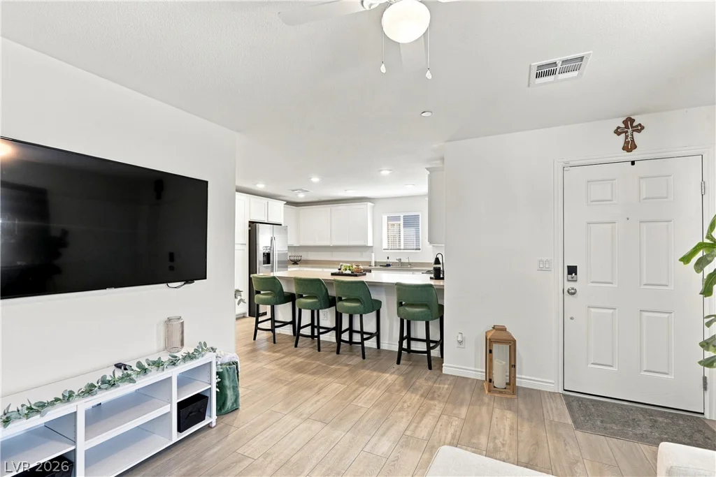 6246 Foxes Dale, Las Vegas, NV 89166