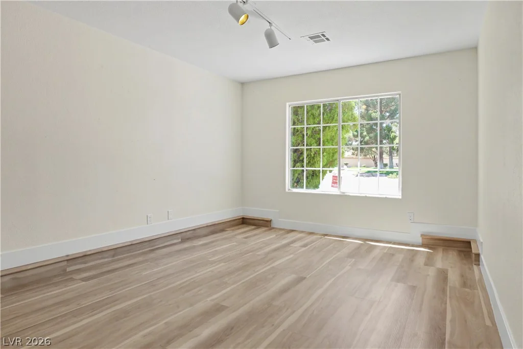3912 Wide River, Las Vegas, NV 89130