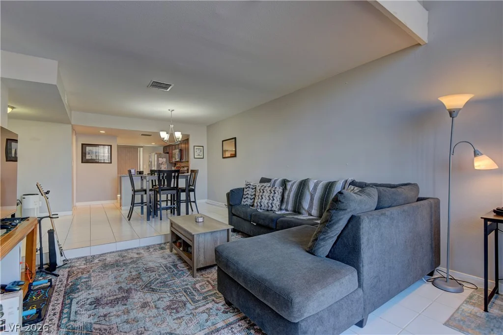 6546 Ironbark, Las Vegas, NV 89107