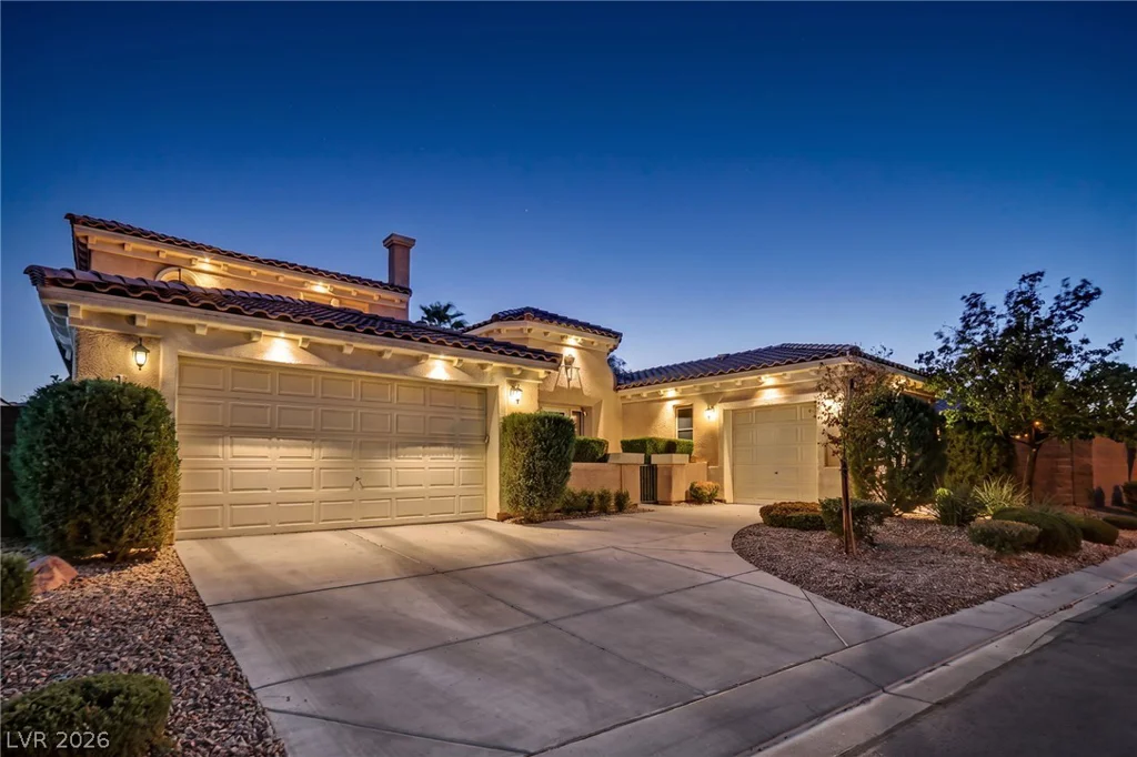 7567 Pearl Crescent, Las Vegas, NV 89113