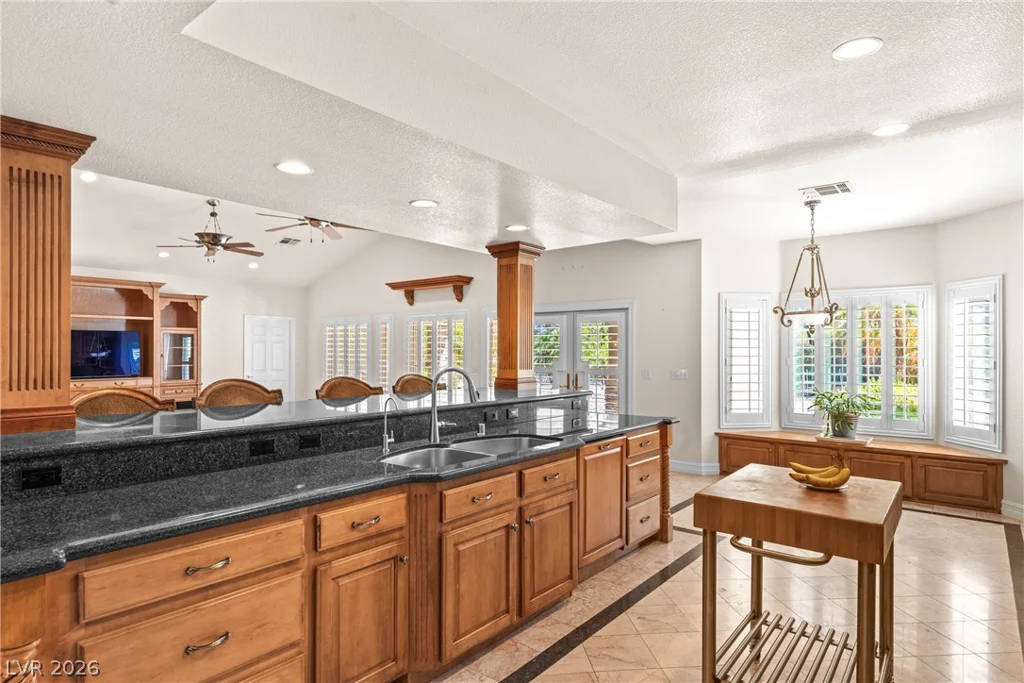 8821 Sandspring, Las Vegas, NV 89134