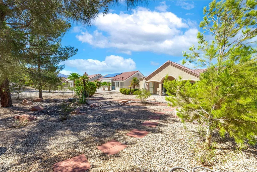 8821 Sandspring, Las Vegas, NV 89134