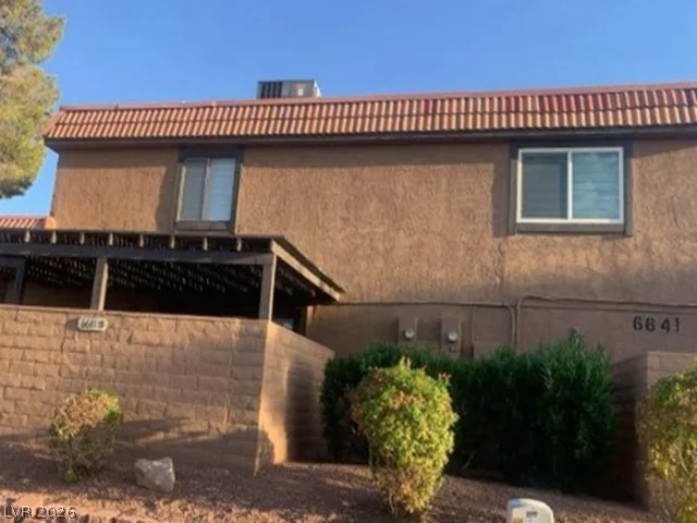 6641 Silverstream, Las Vegas, NV 89107