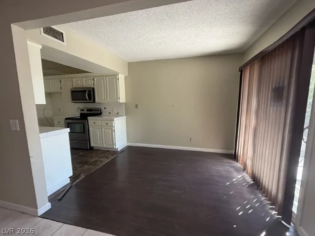 6641 Silverstream, Las Vegas, NV 89107
