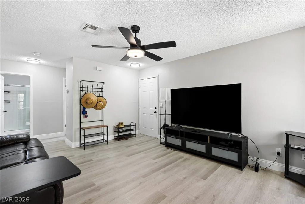 5576 Rochelle, Las Vegas, NV 89103