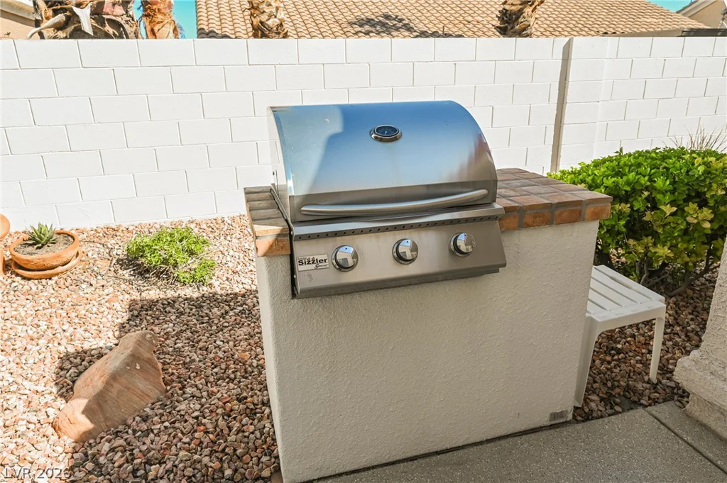 8636 Highland View, Las Vegas, NV 89145