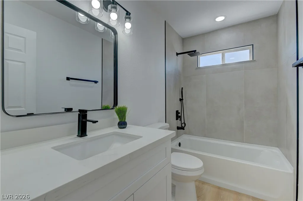 34 Del Amo, Las Vegas, NV 89110