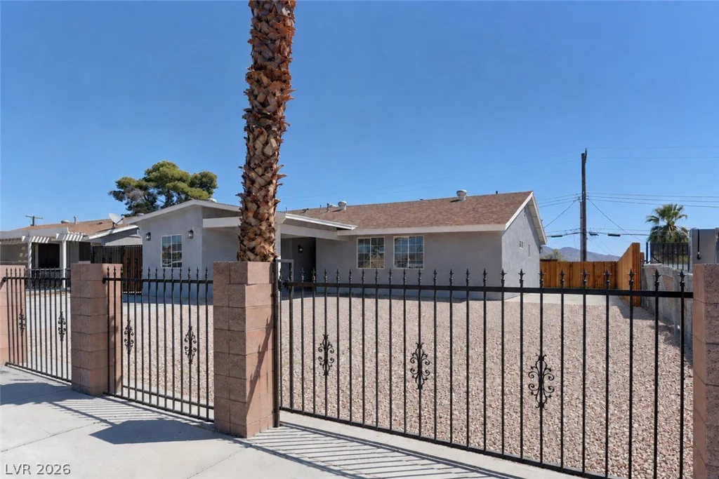 34 Del Amo, Las Vegas, NV 89110