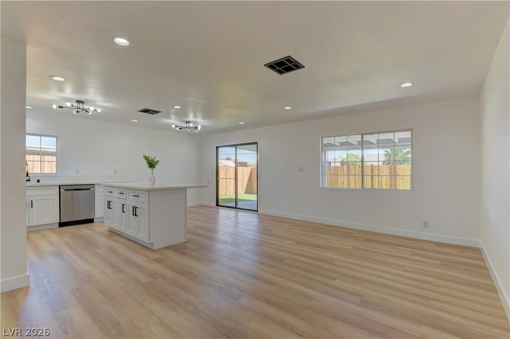 34 Del Amo, Las Vegas, NV 89110