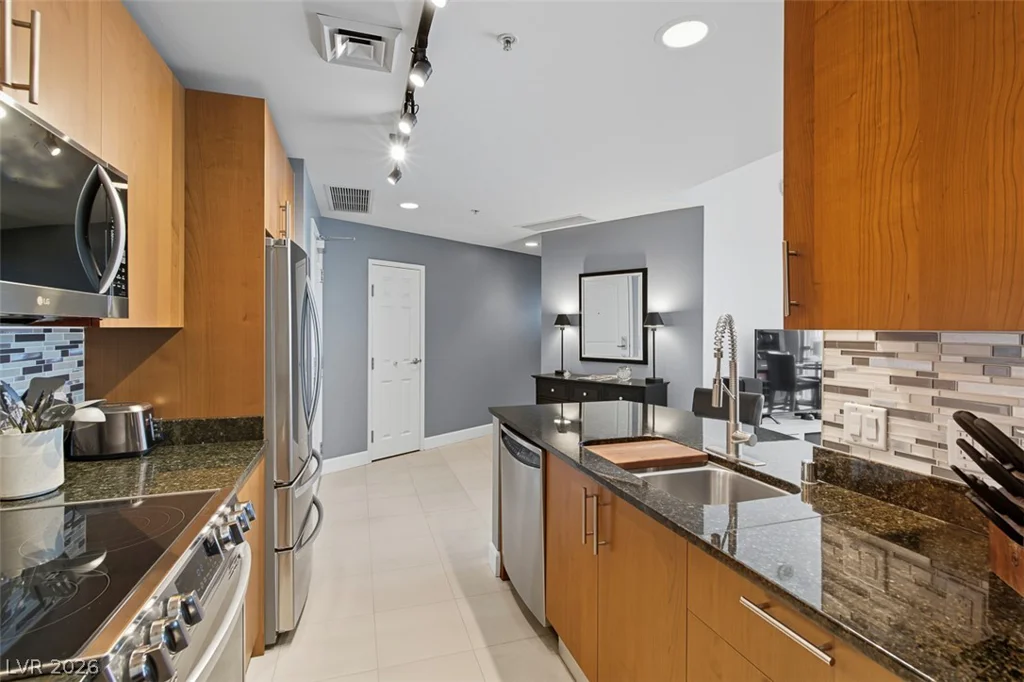 200 Sahara, Las Vegas, NV 89102