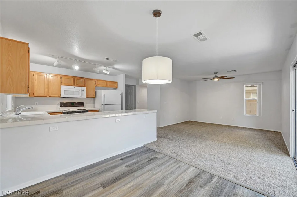 9821 Peseo Cresta, Las Vegas, NV 89117