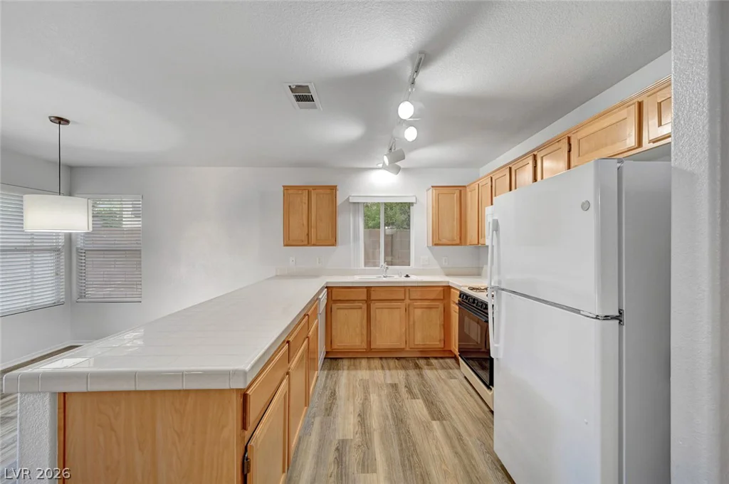 9821 Peseo Cresta, Las Vegas, NV 89117