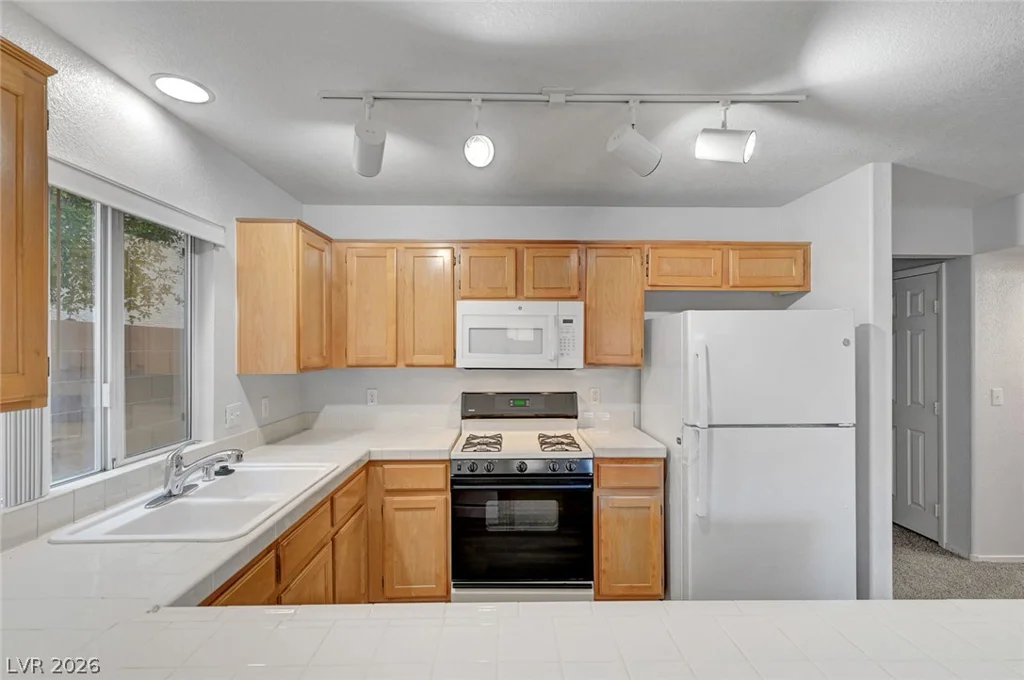 9821 Peseo Cresta, Las Vegas, NV 89117