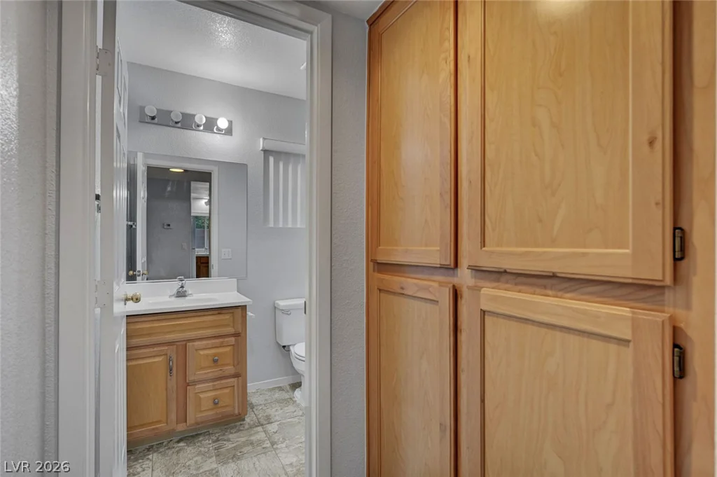 9821 Peseo Cresta, Las Vegas, NV 89117