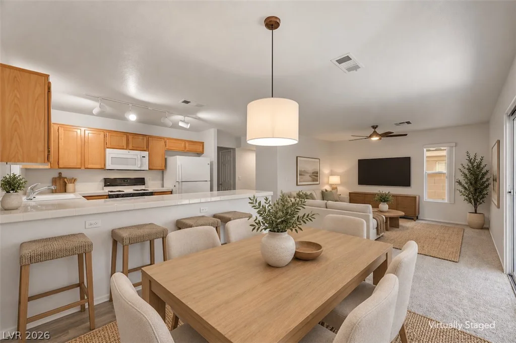 9821 Peseo Cresta, Las Vegas, NV 89117