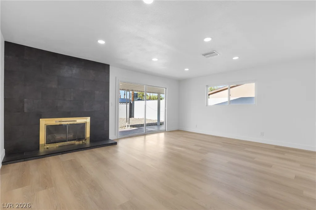 5900 Carmen, Las Vegas, NV 89108