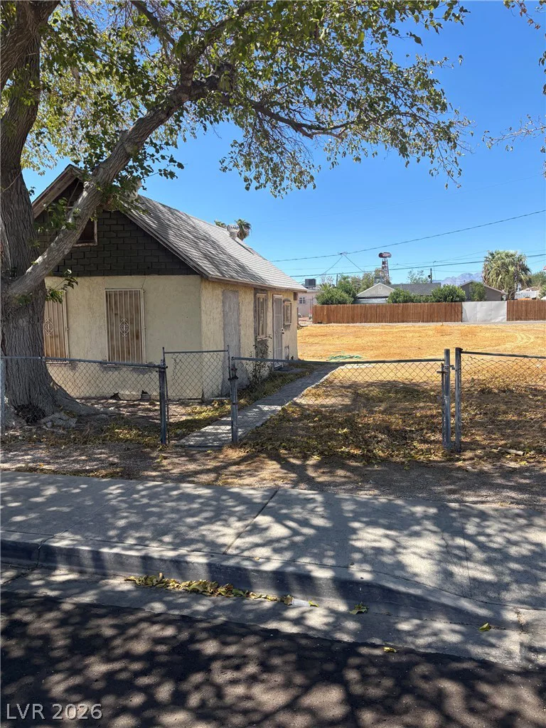 1821 Hoover, North Las Vegas, NV 89030