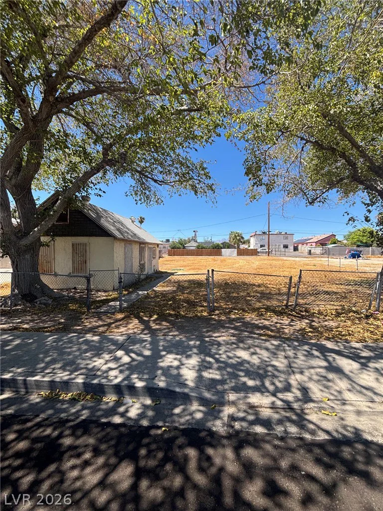 1821 Hoover, North Las Vegas, NV 89030