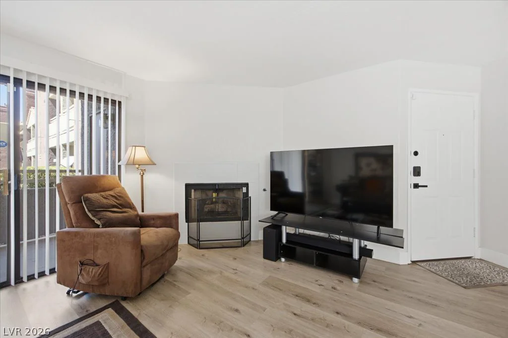 5008 Rainbow, Las Vegas, NV 89118