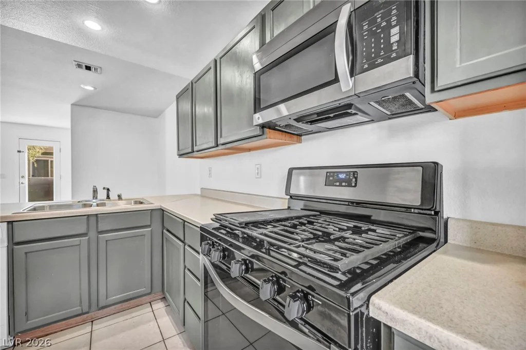 6677 Churnet Valley, Las Vegas, NV 89139