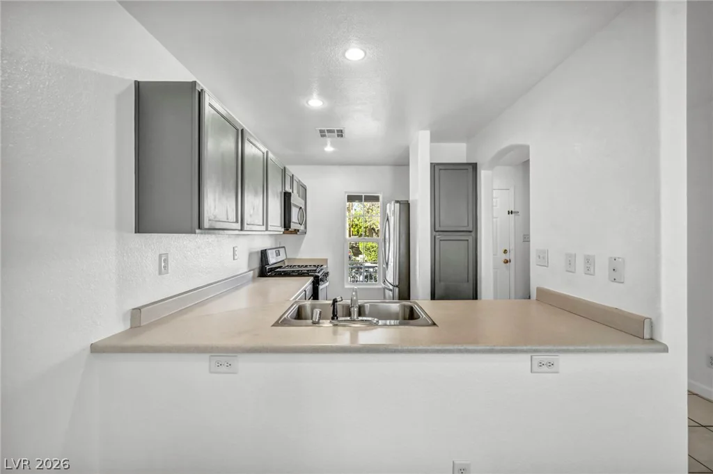 6677 Churnet Valley, Las Vegas, NV 89139