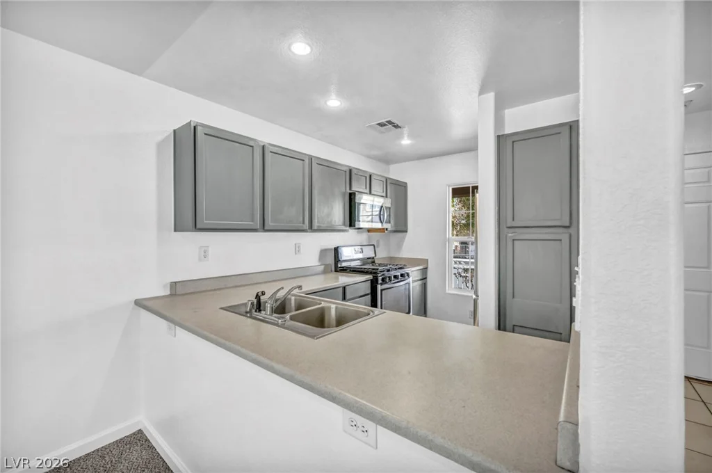 6677 Churnet Valley, Las Vegas, NV 89139
