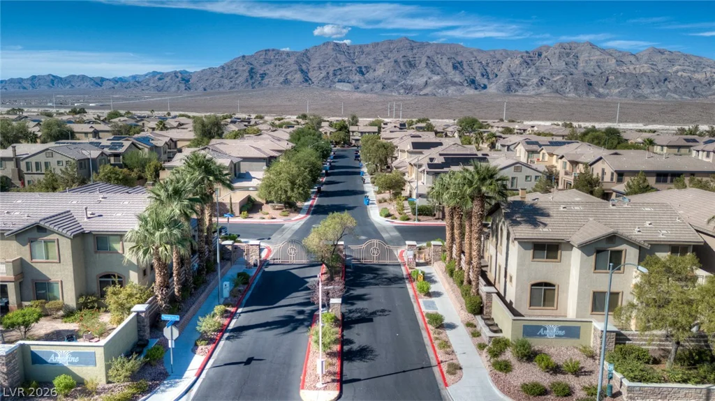 8212 Chimney Bluffs, North Las Vegas, NV 89085