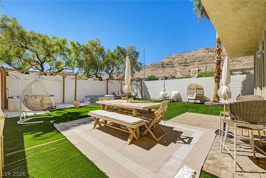 10147 Dragons Meadow, Las Vegas, NV 89148