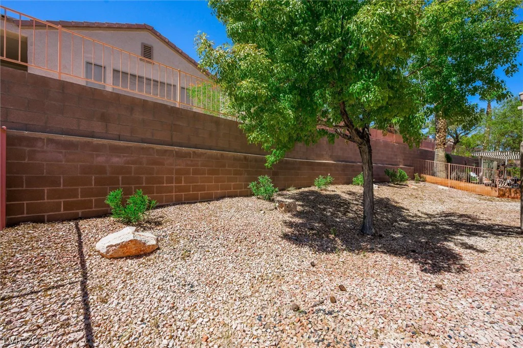 495 Elm Crest, Henderson, NV 89012