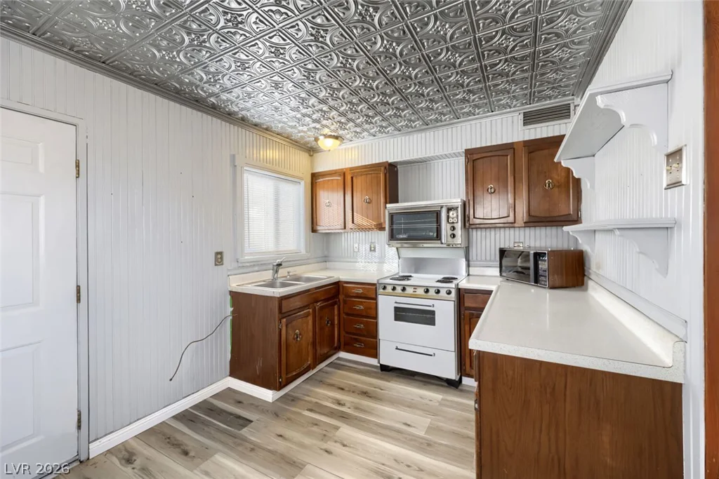 71 Church, Henderson, NV 89015