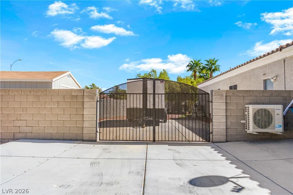 6718 Hawthorne Creek, Las Vegas, NV 89131